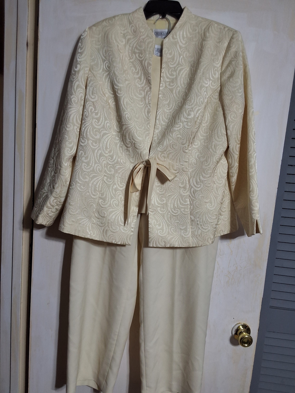 Jessica Howard 3-Pc Cream Jacquard Pants Suit Set Size 16